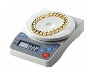 貴金属の重さを確認して査定