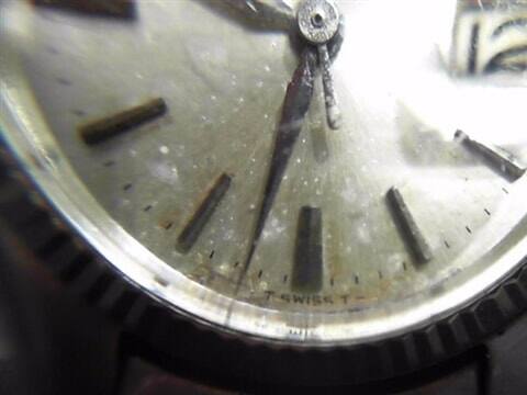 腐食が見られる腕時計の査定例